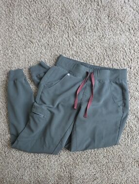 Figs Scrubs | Zamora Jogger | XS | Bonsai Green